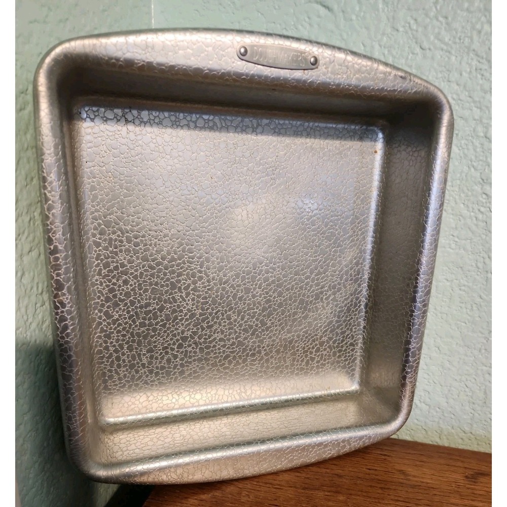 Vtg Doughmakers 9 x 9" square Pebble Textured Aluminum cakepan Made USA